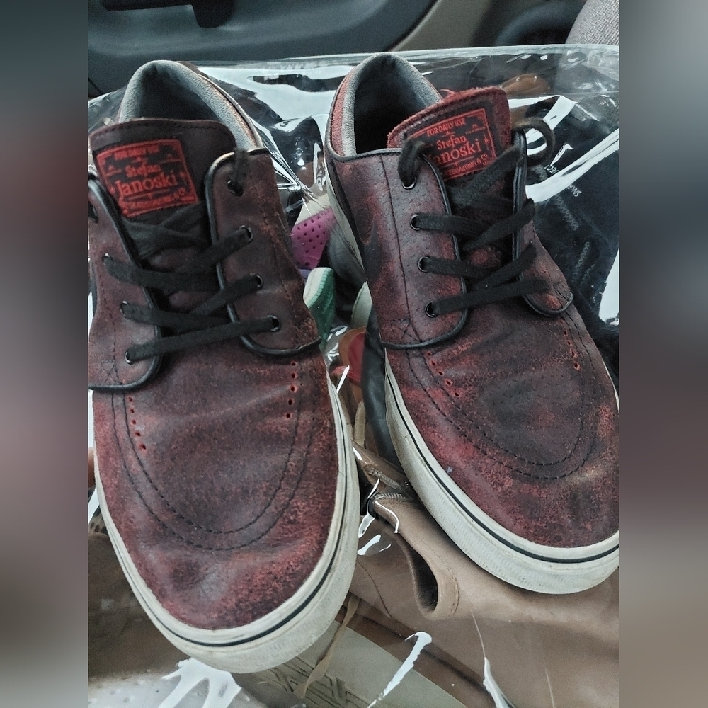 Nike Stefan Janoski Men's Red/Black Sneakers Sz 10.5 Swoosh. (D)